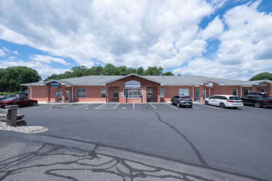 835 Worcester St, Springfield, MA à louer - Photo de l’immeuble – Image 1 sur 8