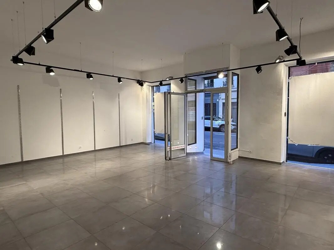 Local commercial dans Lyon à louer Photo de l’immeuble– Image 1 sur 4