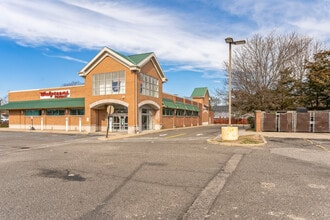 2215 Middle Country Rd, Centereach, NY à louer Photo de l’immeuble– Image 2 sur 10