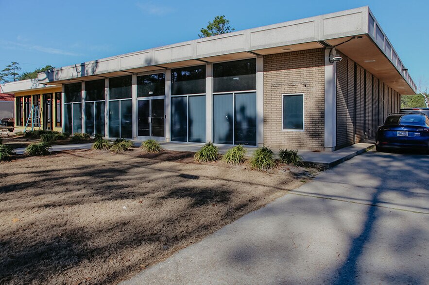 600 SW Broad St, Southern Pines, NC à louer - Photo de l’immeuble – Image 3 sur 6