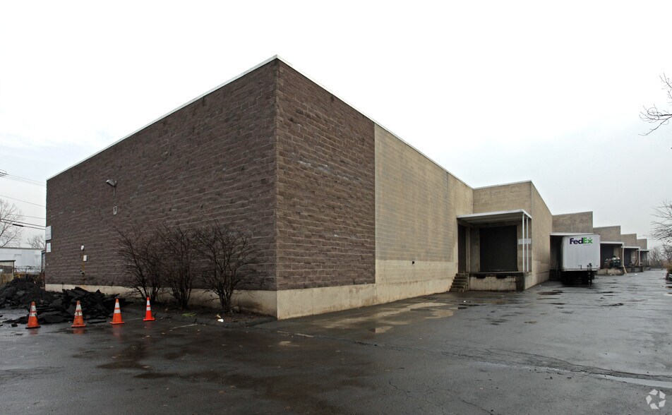 217 Washington Ave, Carlstadt, NJ à louer - Photo principale – Image 1 sur 5