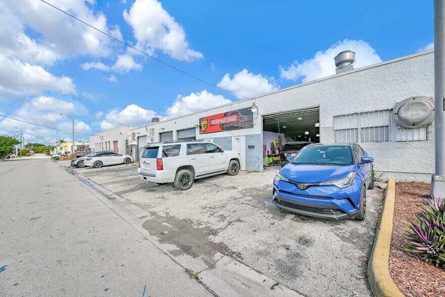 205 W 22nd St, Hialeah, FL à vendre - Photo de l’immeuble – Image 2 sur 6