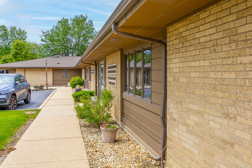 402 W Boughton Rd, Bolingbrook, IL à louer - Photo de l’immeuble – Image 2 sur 32