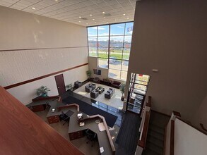 40800 Enterprise Dr, Sterling Heights, MI à louer Photo intérieure– Image 2 sur 6