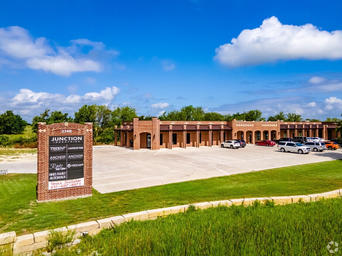 3348 Peden Rd, Fort Worth, TX à louer Photo de l’immeuble– Image 1 sur 7