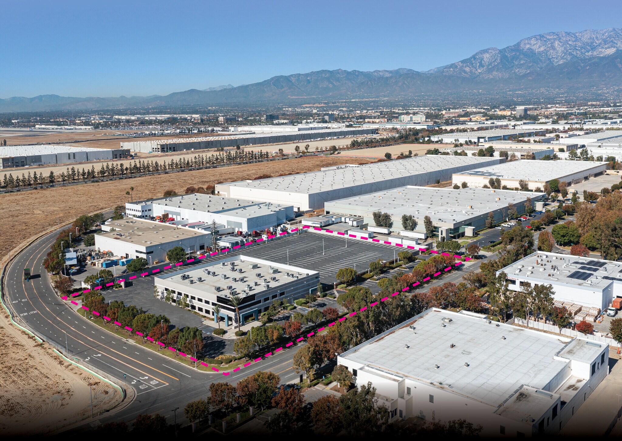 1260 S Dupont Ave, Ontario, CA à vendre Photo de l’immeuble– Image 1 sur 11