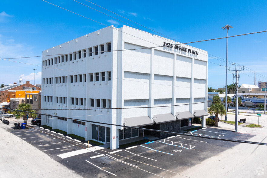 2425 E Commercial Blvd, Fort Lauderdale, FL à louer - Photo de l’immeuble – Image 2 sur 16