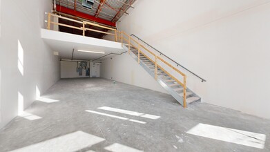 10704 120 St NW, Edmonton, AB à louer Numérisation 3D Matterport– Image 1 sur 4
