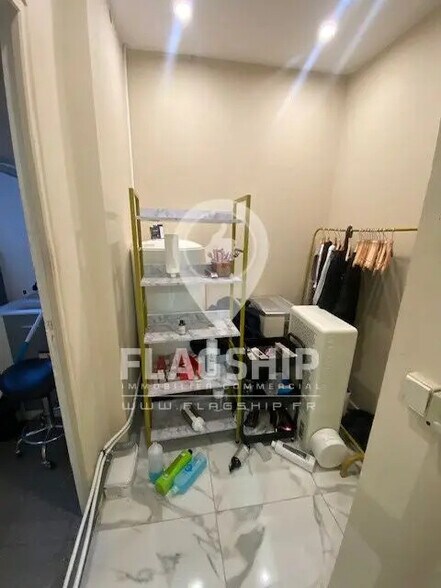 Local commercial dans Paris à louer - Photo de l’immeuble – Image 3 sur 7