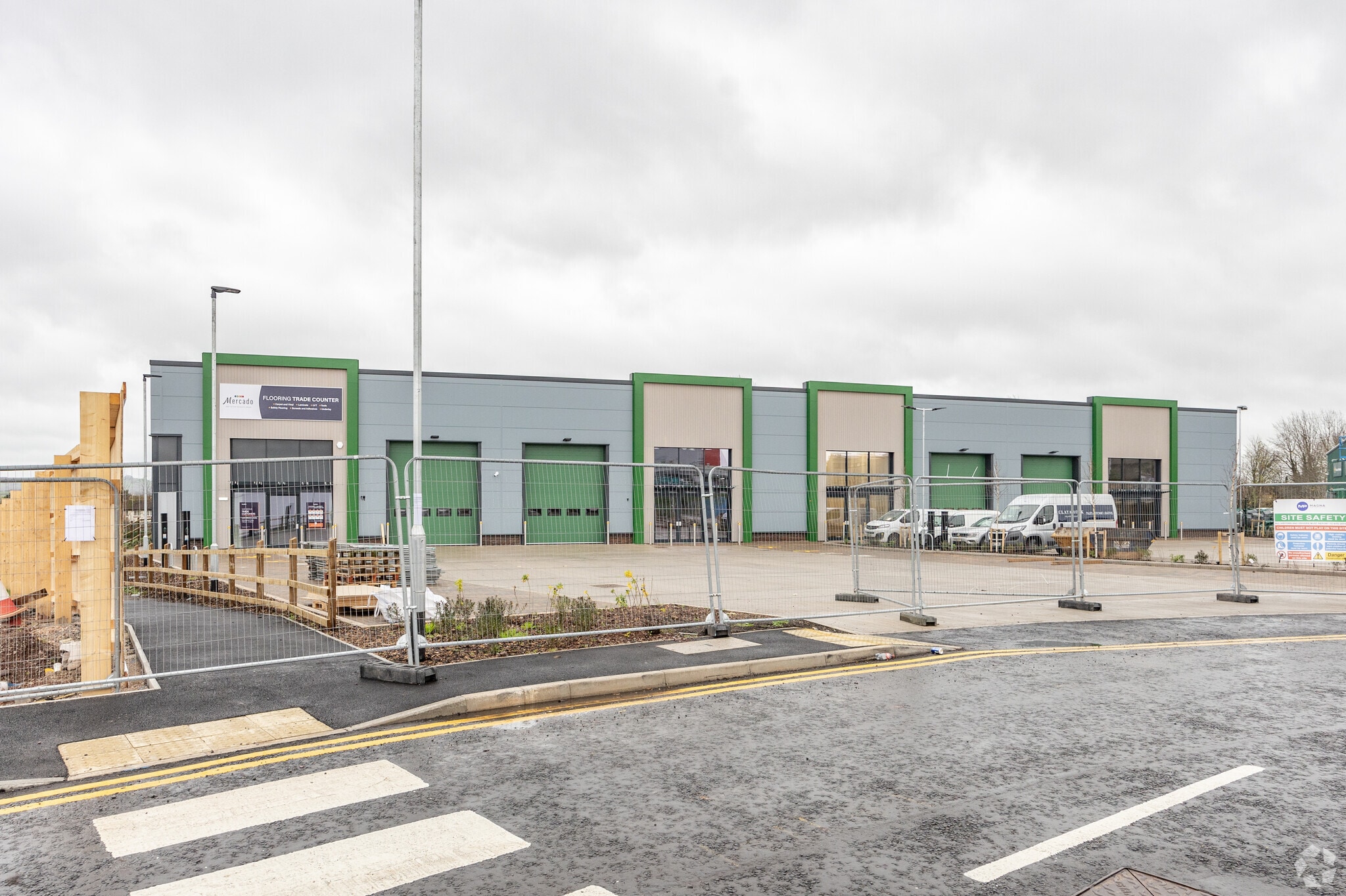 Aldermoor Way, Longwell Green à louer Photo principale– Image 1 sur 3