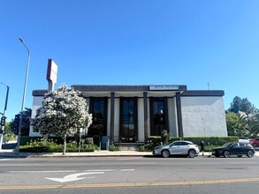 19900 Ventura Blvd, Woodland Hills, CA à louer Photo intérieure– Image 2 sur 20