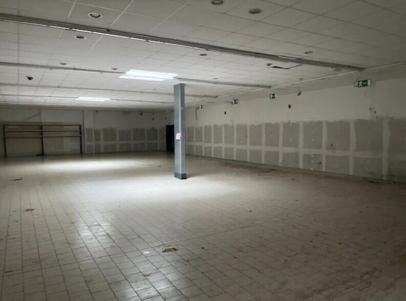 Local commercial dans Dreux à louer - Photo de l’immeuble – Image 2 sur 7