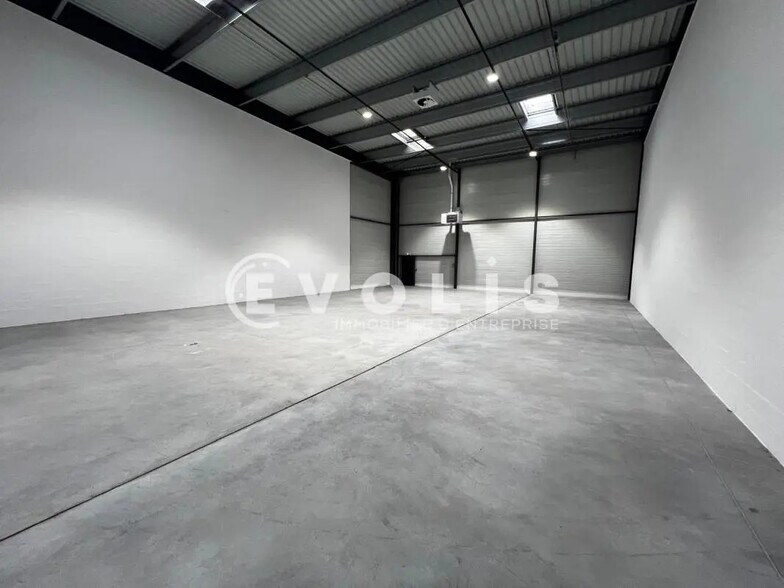 Bureau dans Corbeil-Essonnes à louer - Photo intérieure – Image 3 sur 8