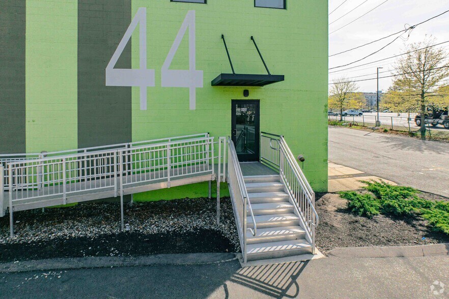 40 Green River Way, Watertown, MA à louer - Photo de l’immeuble – Image 3 sur 4