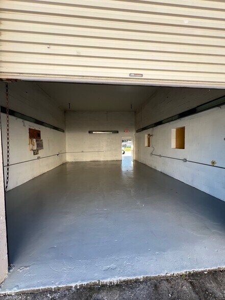 7809 Clark Moody Blvd, Port Richey, FL à vendre - Photo de l’immeuble – Image 3 sur 16