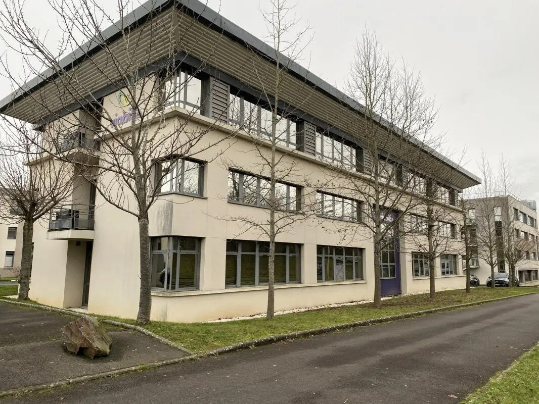 Bureau dans Saint-Grégoire à louer Photo de l’immeuble– Image 1 sur 11