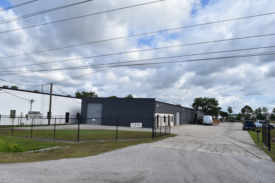 3291 118th Ave N, Saint Petersburg, FL à louer - Photo de l’immeuble – Image 2 sur 15