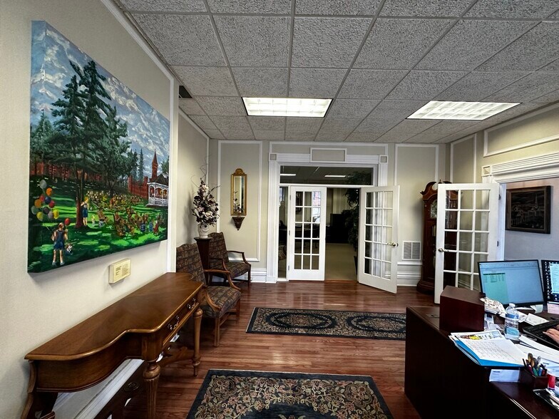 25 Elm St, Southbridge, MA à vendre - Photo intérieure – Image 3 sur 7