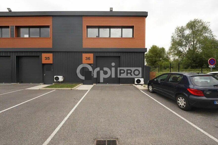 Local d’activités dans Vaulx-Milieu à louer - Photo de l’immeuble – Image 3 sur 10