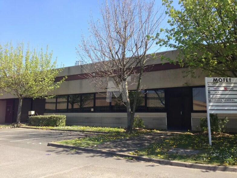 Bureau dans Bondoufle à louer - Photo de l’immeuble – Image 2 sur 6