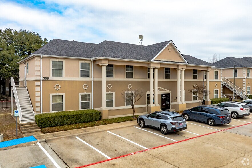 303 S Jupiter Rd, Allen, TX à louer - Photo de l’immeuble – Image 1 sur 6