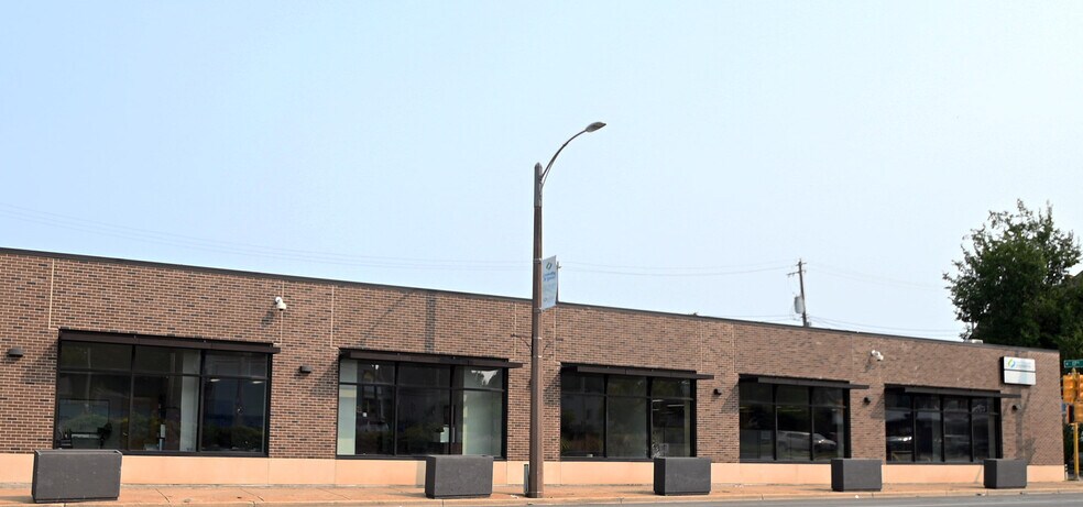 1730 W North Ave, Milwaukee, WI à vendre - Photo de l’immeuble – Image 3 sur 35
