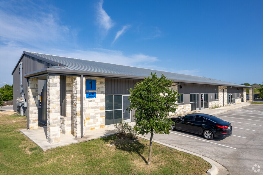 200 Lehman Rd, Kyle, TX à louer - Photo de l’immeuble – Image 1 sur 7