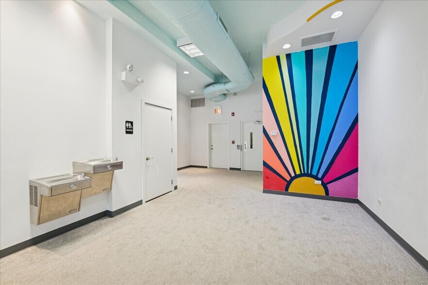 3827 N Southport Ave, Chicago, IL à louer - Photo de l’immeuble – Image 2 sur 16