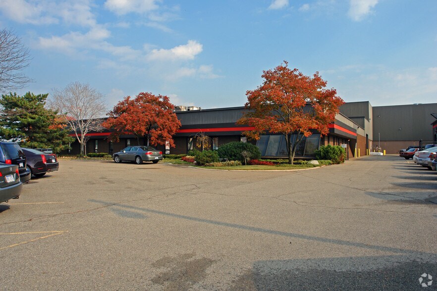 29880 Groesbeck Hwy, Roseville, MI à louer - Photo de l’immeuble – Image 3 sur 5