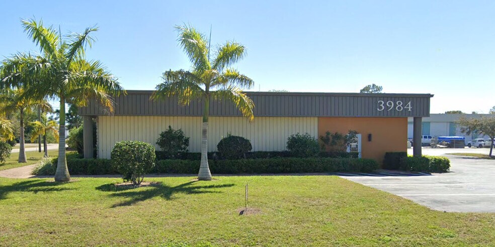 3984 Arnold Ave, Naples, FL à vendre - Photo de l’immeuble – Image 3 sur 8