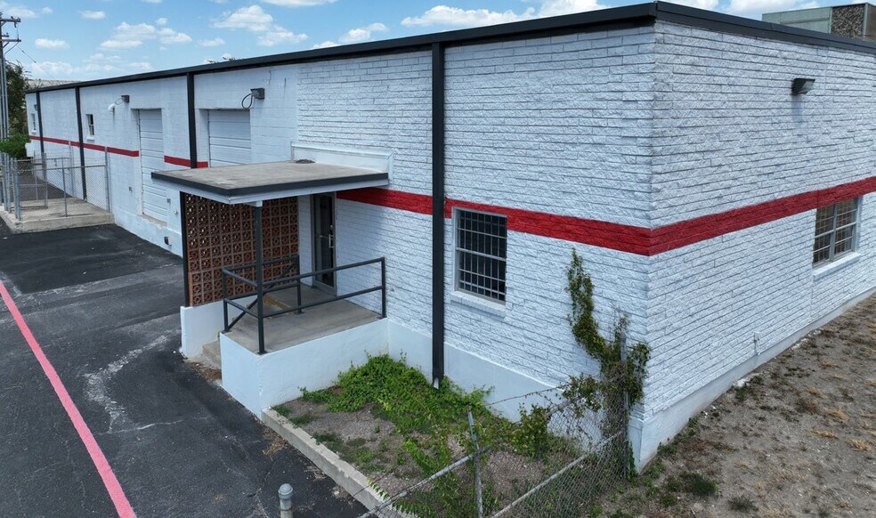 4415 Dividend Dr, San Antonio, TX à vendre - Photo de l’immeuble – Image 2 sur 9