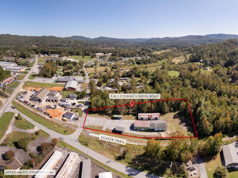 5 Etowah School Rd, Etowah, NC à vendre - Photo de l’immeuble – Image 1 sur 15