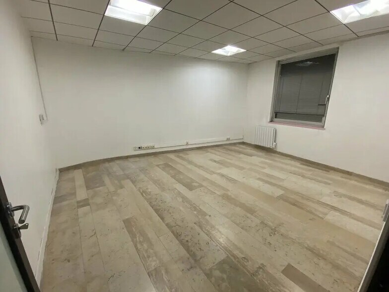 Bureau dans Reims à louer - Photo de l’immeuble – Image 2 sur 5