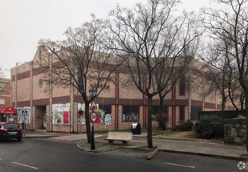 Local commercial dans Brunete, Madrid à louer - Photo de l’immeuble – Image 2 sur 2