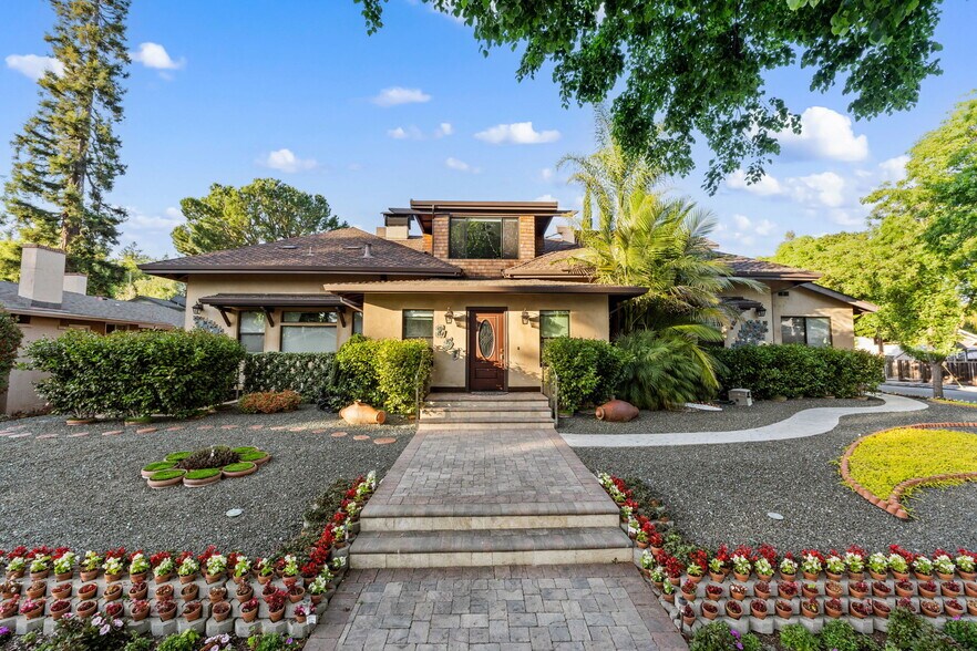251 Middlefield Rd, Palo Alto, CA à vendre - Photo de l’immeuble – Image 1 sur 127