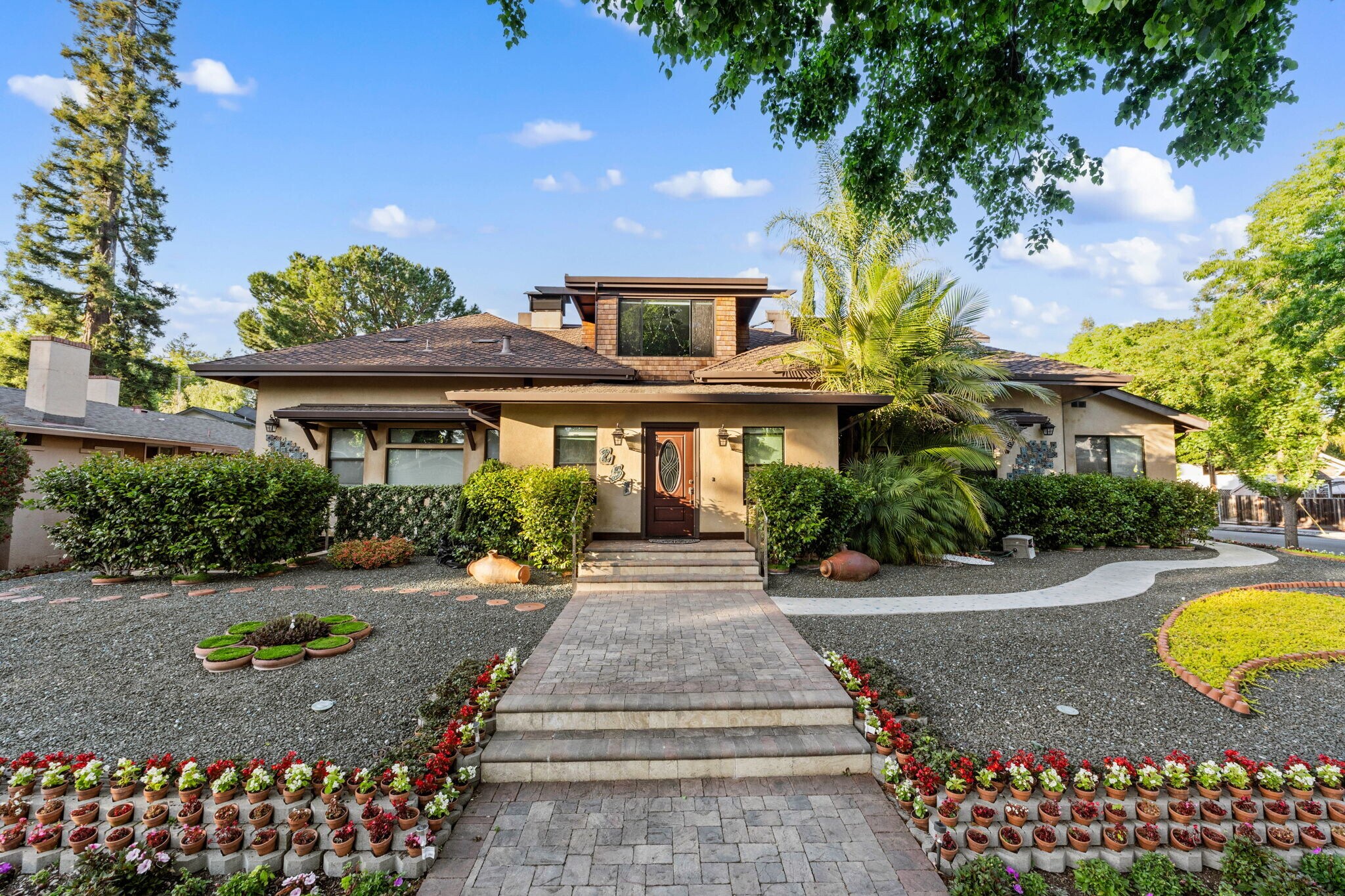 251 Middlefield Rd, Palo Alto, CA à vendre Photo de l’immeuble– Image 1 sur 128