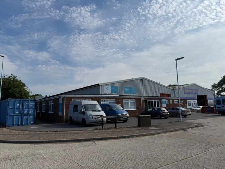 Unit 1 Easting Close, Worthing à louer - Photo de l’immeuble – Image 1 sur 19