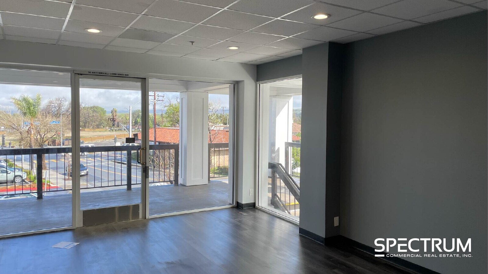 23206 Lyons Ave, Santa Clarita, CA 91321 - Lot 201 -  - Photo intérieure - Image 1 of 6