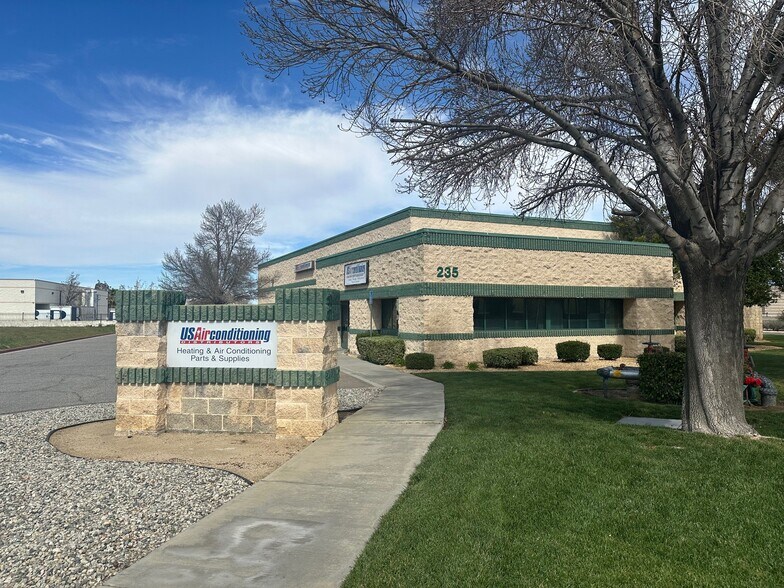 235 E Avenue K10, Lancaster, CA à vendre - Photo de l’immeuble – Image 3 sur 5