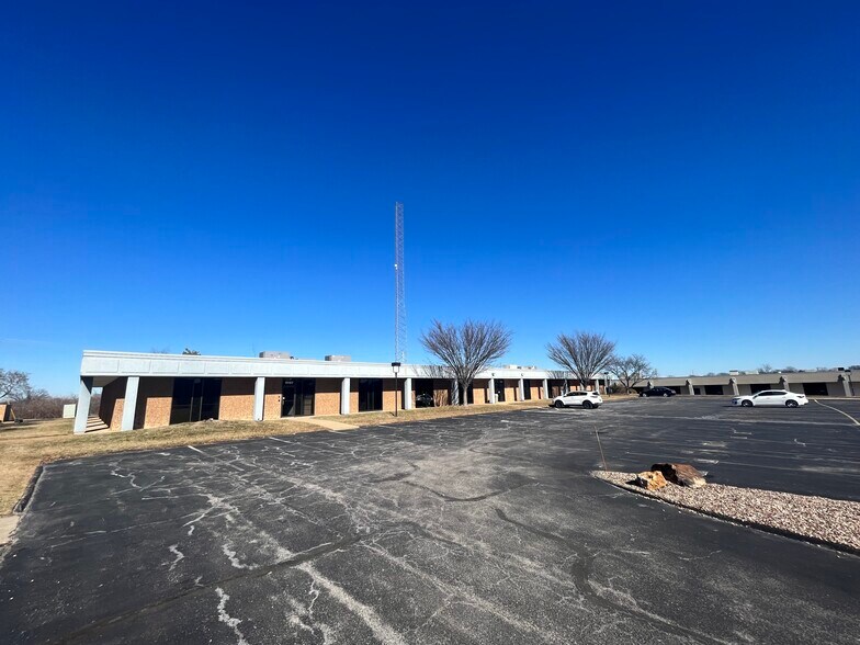 10151-10167 Corporate Square Dr, Creve Coeur, MO à vendre - Photo de l’immeuble – Image 3 sur 6