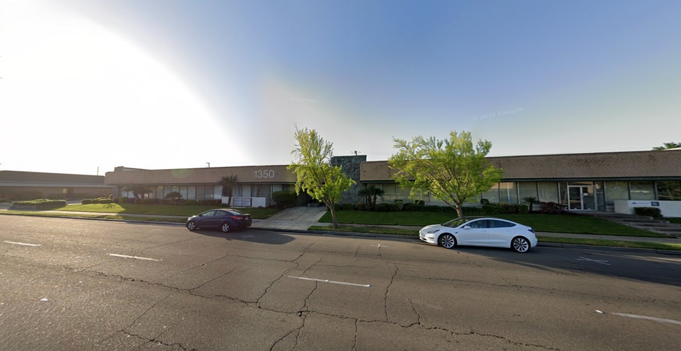 1350 W Robinhood Dr, Stockton, CA à vendre - Photo de l’immeuble – Image 1 sur 13