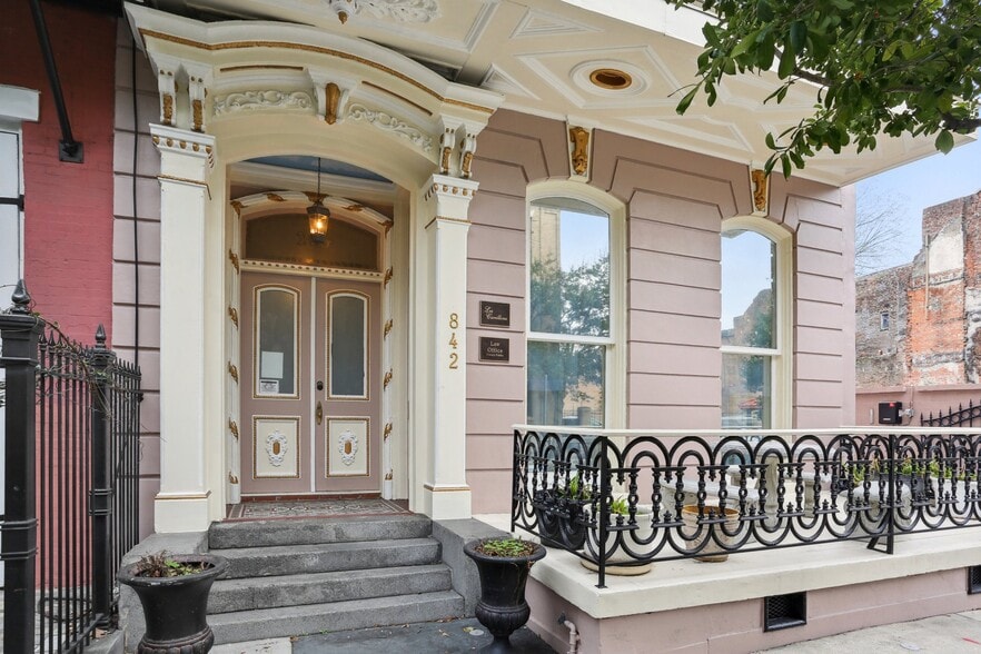 842 Camp St, New Orleans, LA à vendre - Photo de l’immeuble – Image 3 sur 20