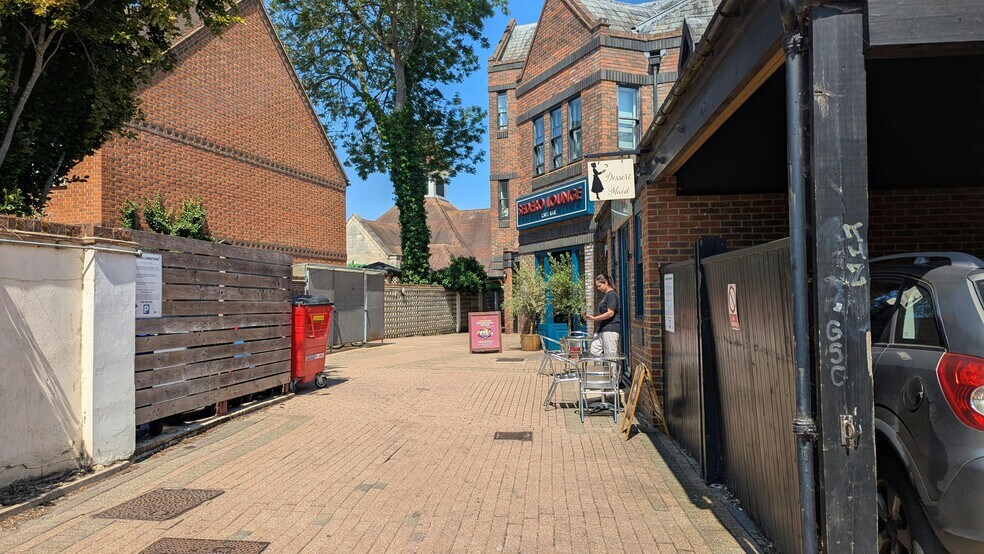 Central Walk, Wokingham à louer - Photo de l’immeuble – Image 2 sur 8