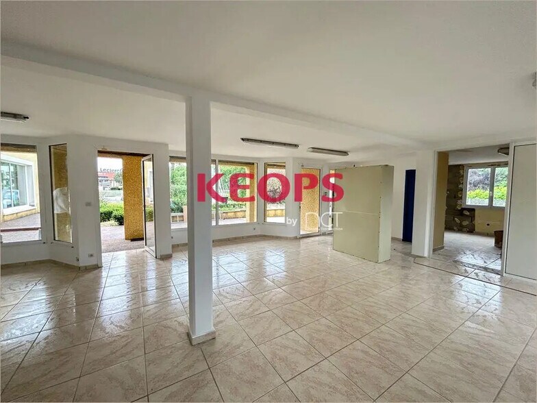 Local commercial dans Rouffiac-Tolosan à vendre - Photo de l’immeuble – Image 2 sur 8