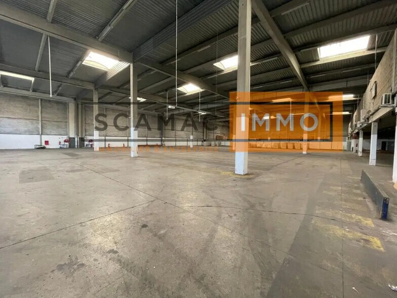 Industriel/Logistique dans à louer - Photo de l’immeuble – Image 3 sur 5