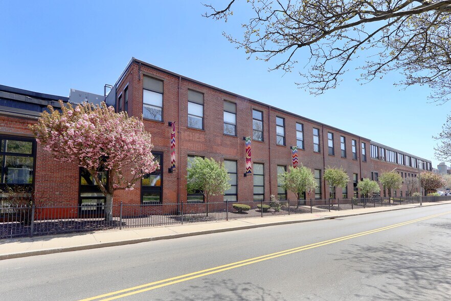 555 Amory St, Jamaica Plain, MA à louer - Photo de l’immeuble – Image 1 sur 9