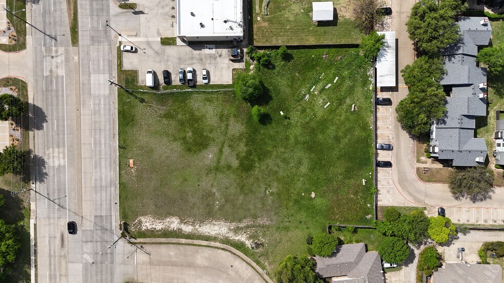 18615 Marsh Ln, Dallas, TX à vendre - Photo de l’immeuble – Image 3 sur 5