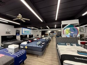 520 Pleasant St, Attleboro, MA à vendre Photo intérieure– Image 1 sur 8