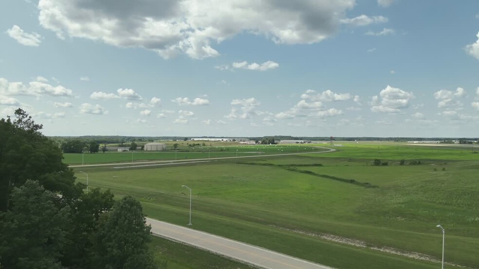 4555 Altitude Dr, Fort Wayne, IN à louer - Vidéo sur l’annonce professionnelle – Image 2 sur 7