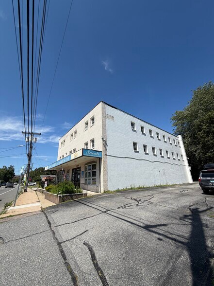 464 Ocean Ave, New London, CT à vendre - Photo de l’immeuble – Image 3 sur 14